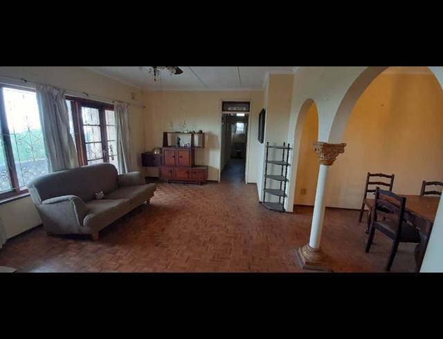 4 BEDROOM HOUSE FOR SALE IN YELLOWWOOD PARK